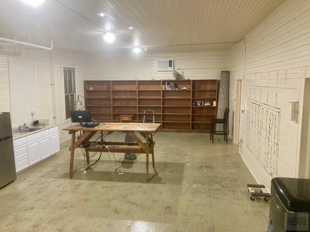 902 Church St - Photo 3 of 12