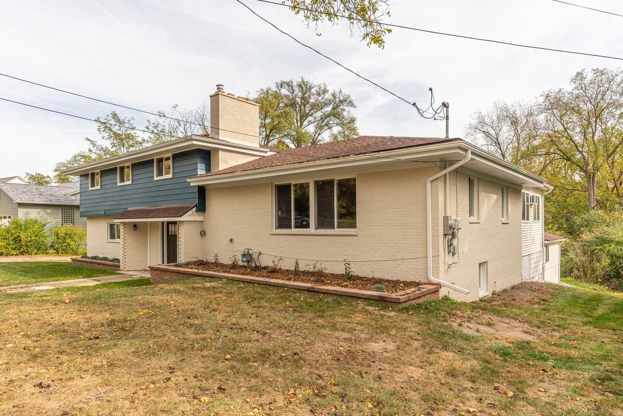 1520 Traver Rd - Photo 4 of 50