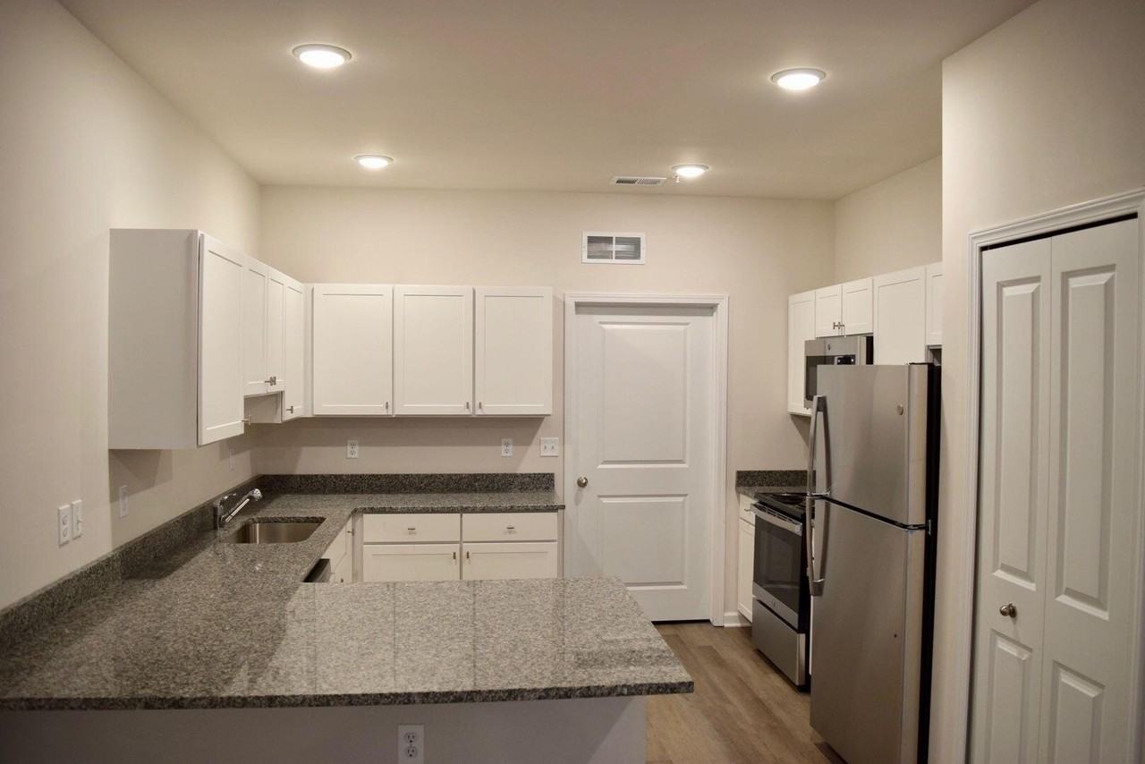 29330 Towne Center Cir Unit 02-23abf #02-23ABF - Photo 4 of 9