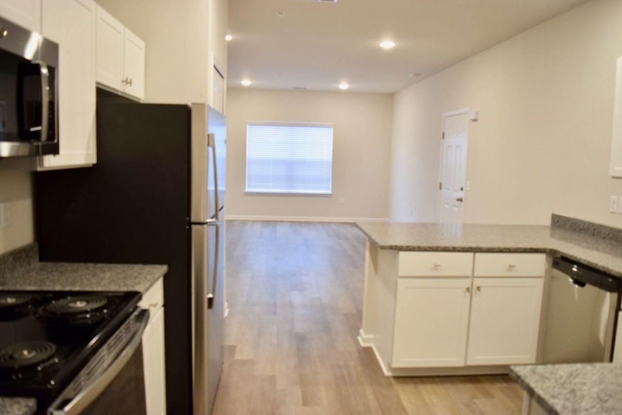 29330 Towne Center Cir Unit 02-23abf #02-23ABF - Photo 6 of 9