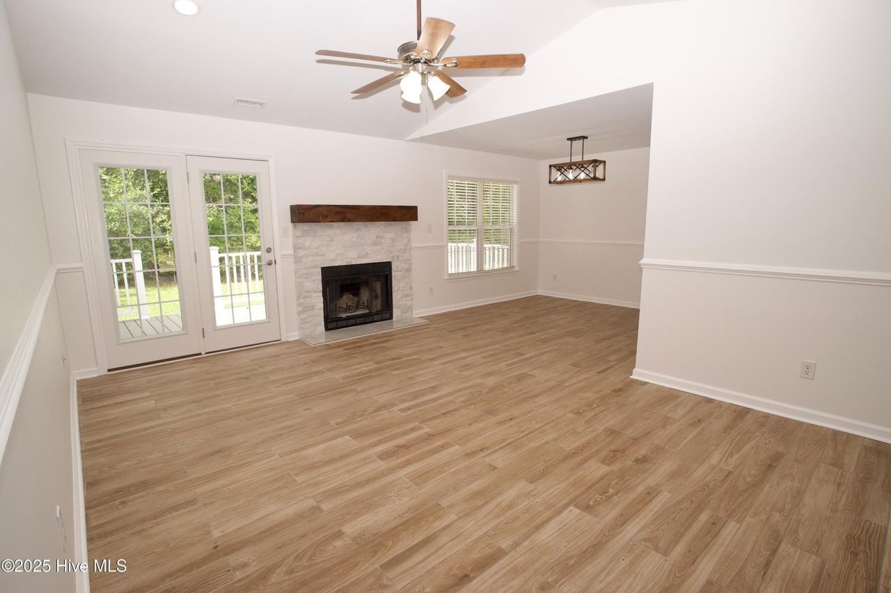 210 Hayden Pl - Photo 2 of 39