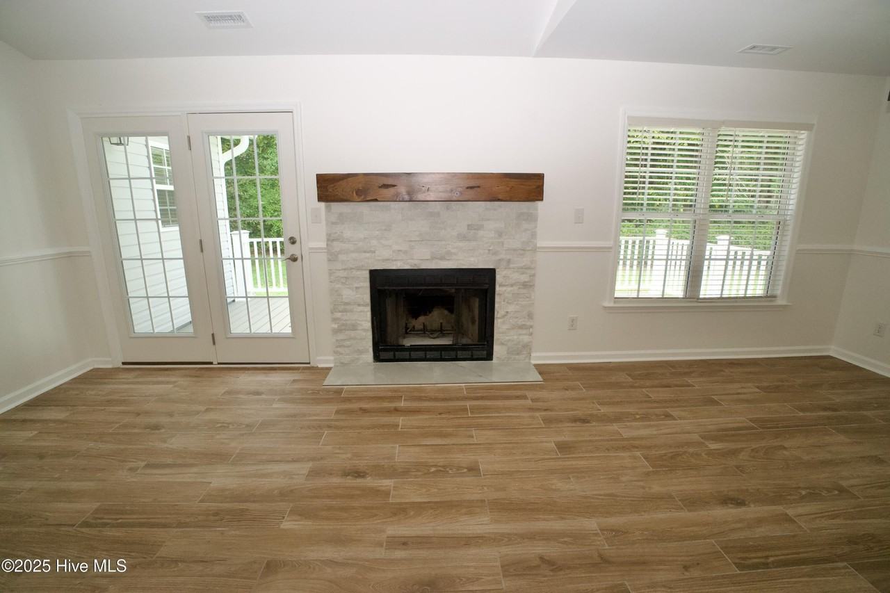 210 Hayden Pl - Photo 3 of 39