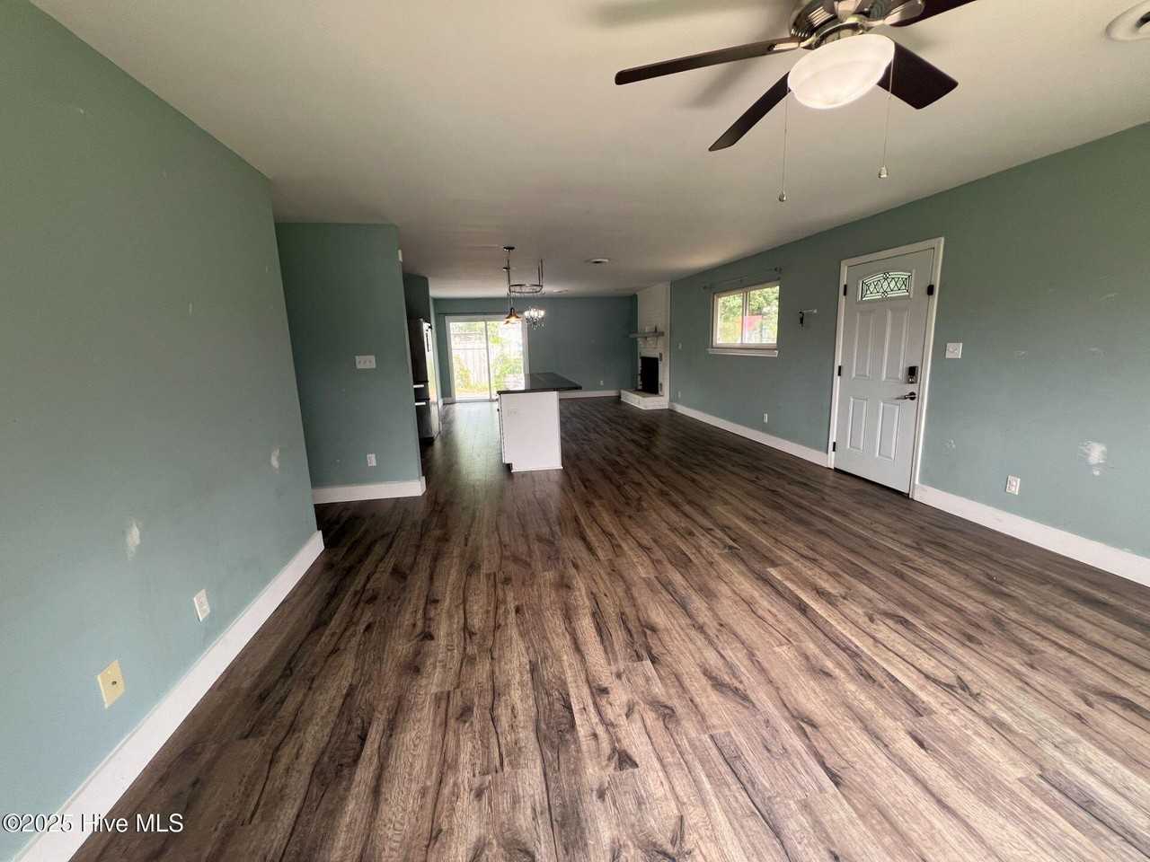 200 North Willow Lane - Photo 3 of 22