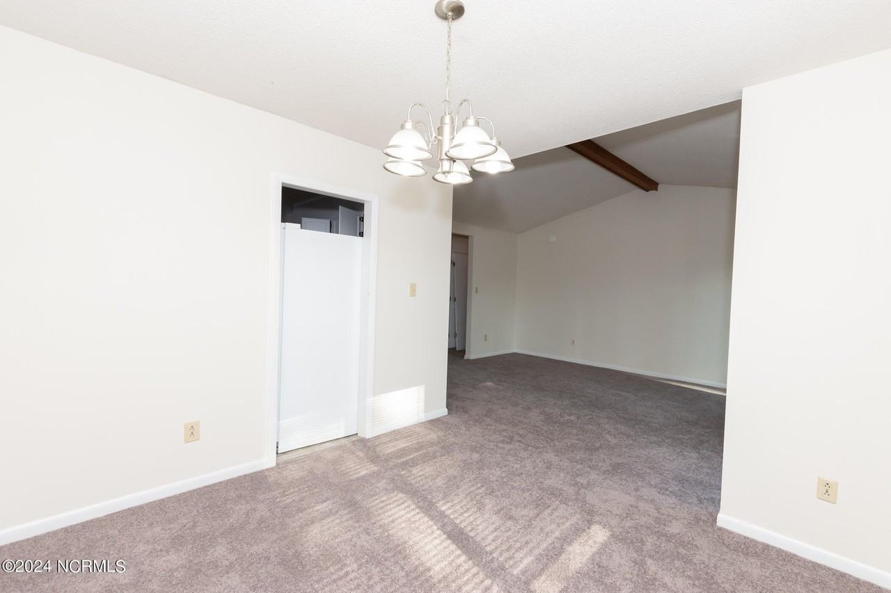 111 Cherrywood Ct - Photo 4 of 42