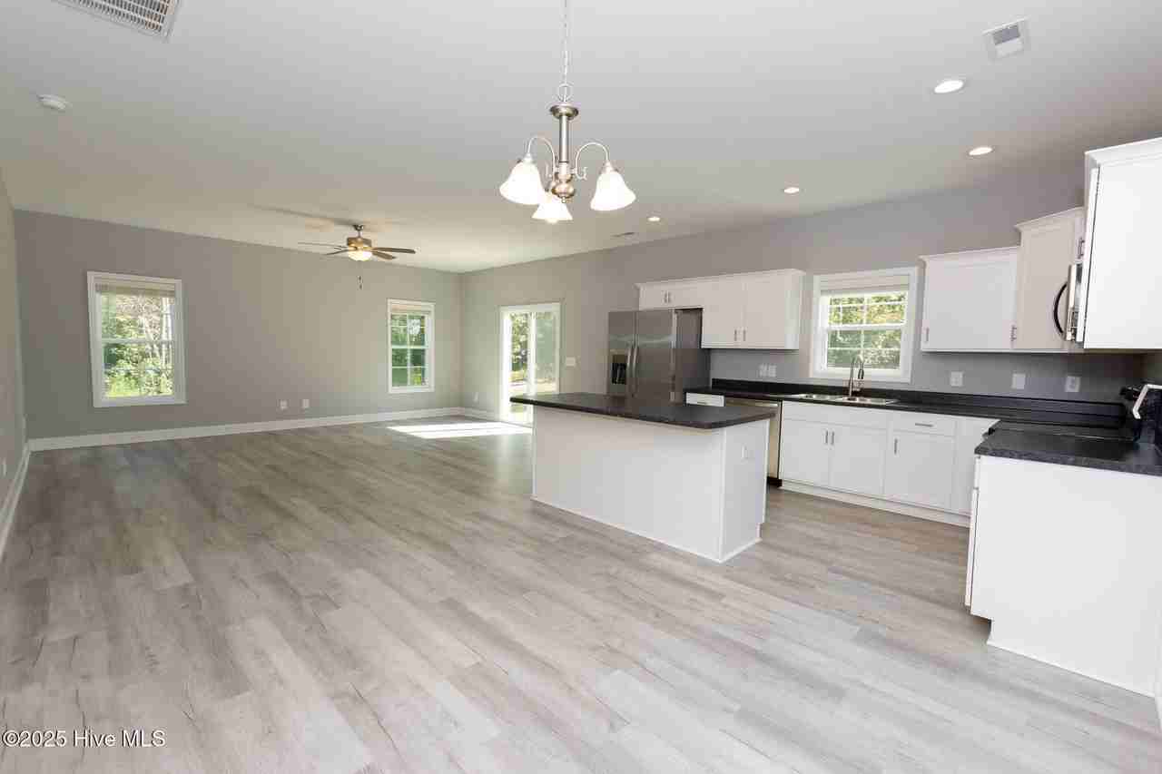 608 Feather Ct - Photo 7 of 47