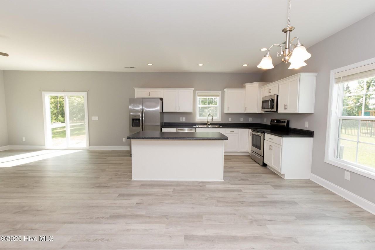 608 Feather Ct - Photo 3 of 47