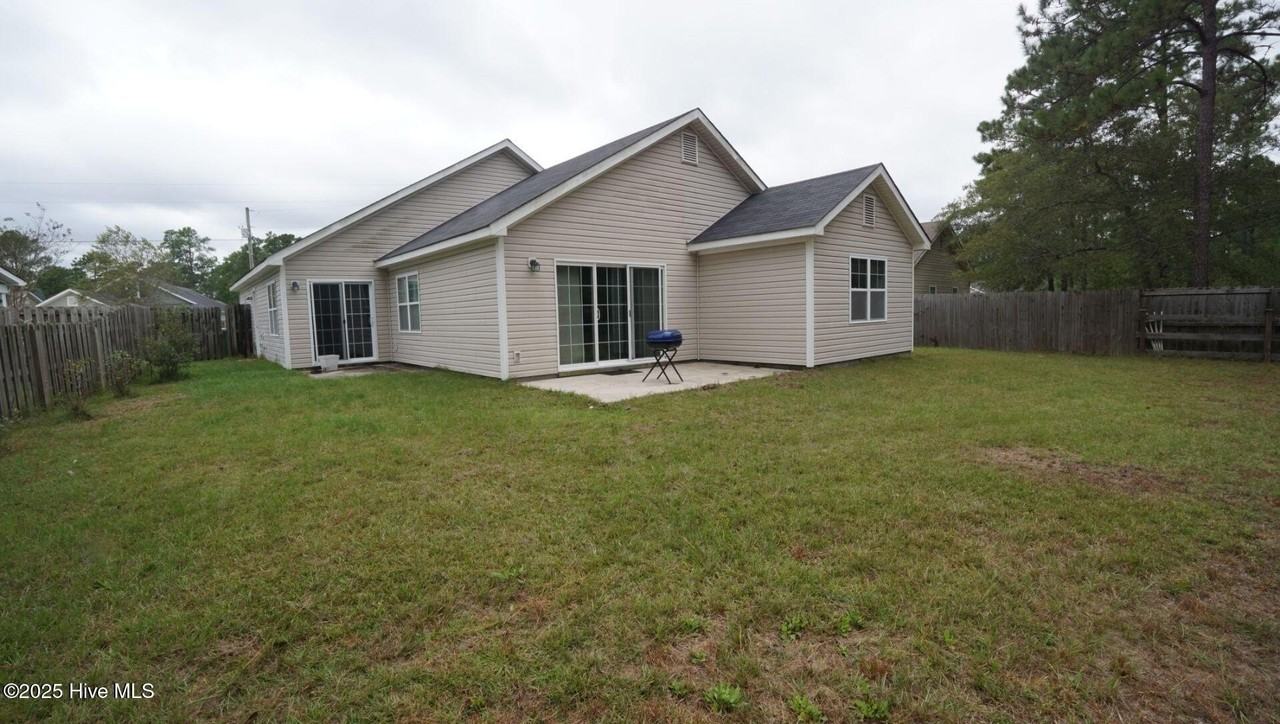 412 Ridgeway Drive - Photo 3 of 32