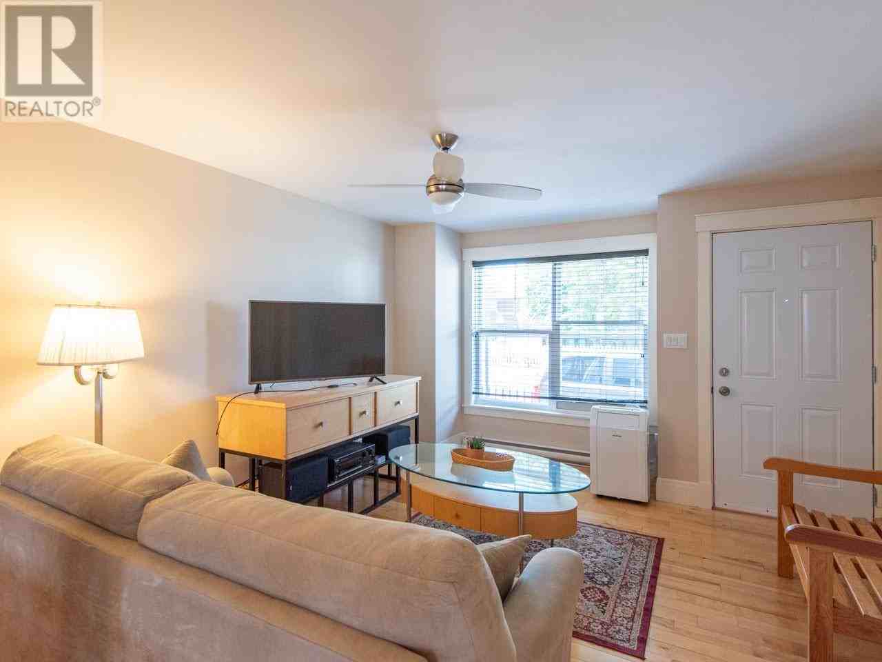 320 Queen St #A - Photo 5 of 21