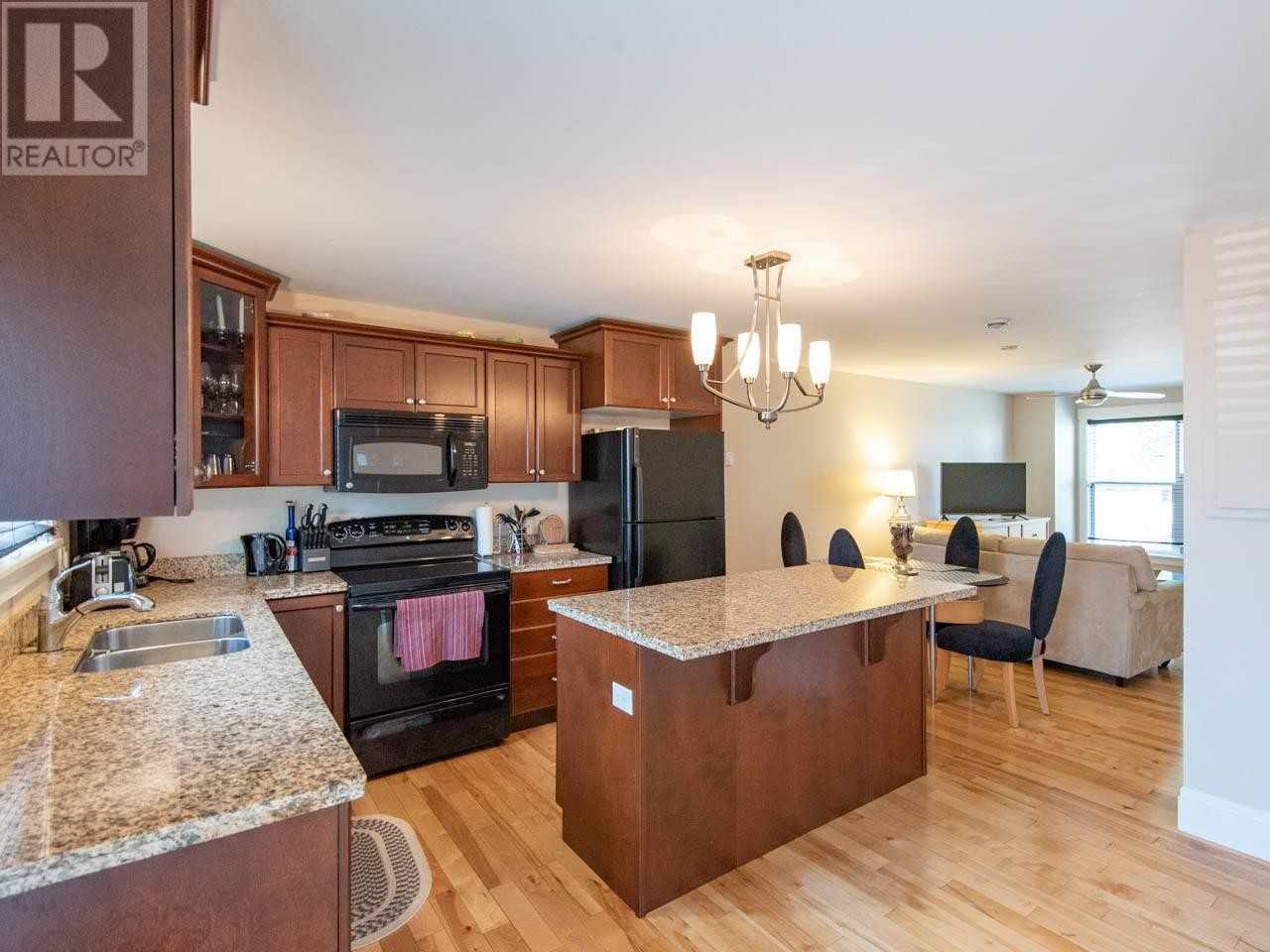 320 Queen St #A - Photo 7 of 21