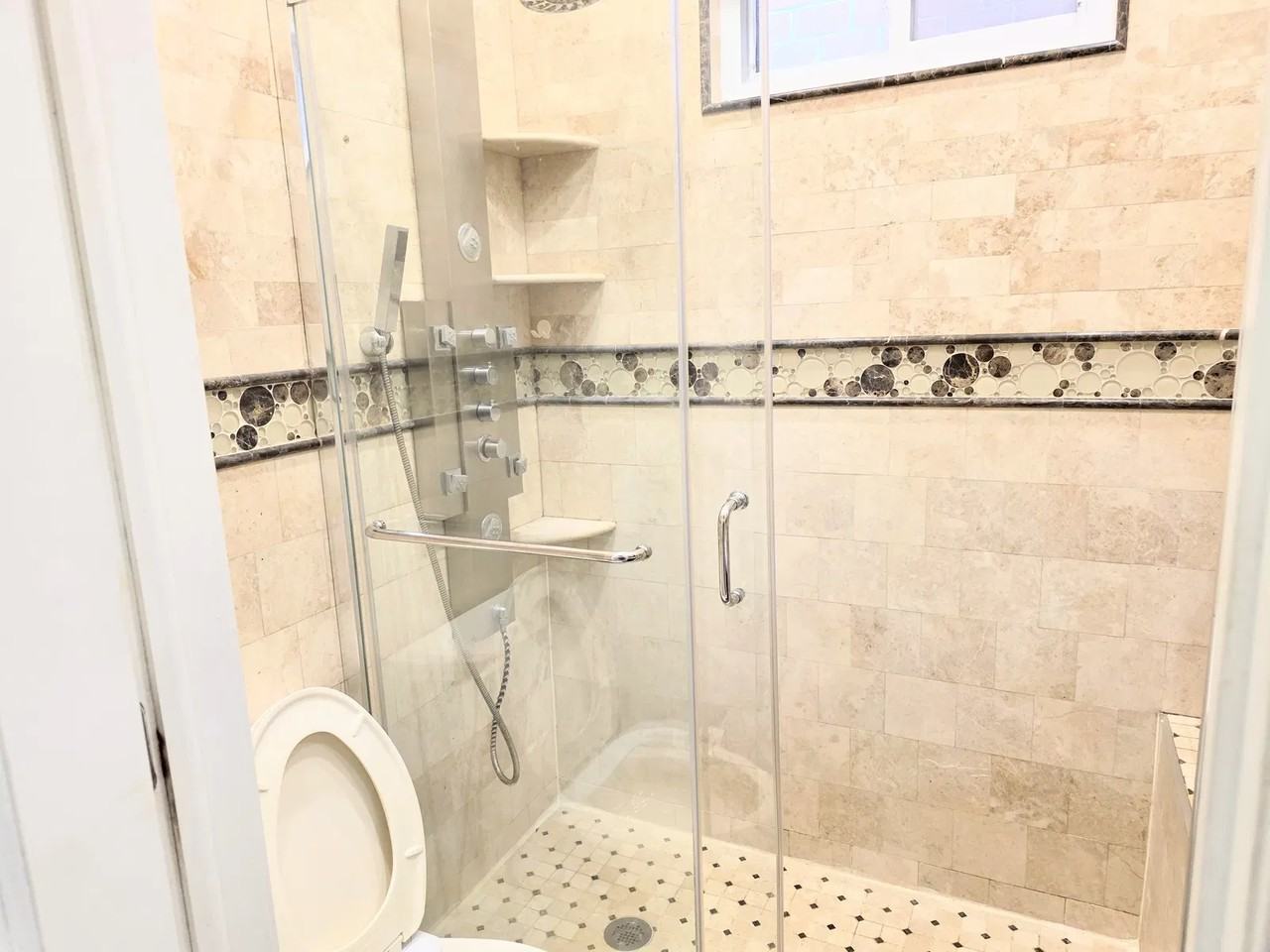 40th St #2R - Photo 2 of 8