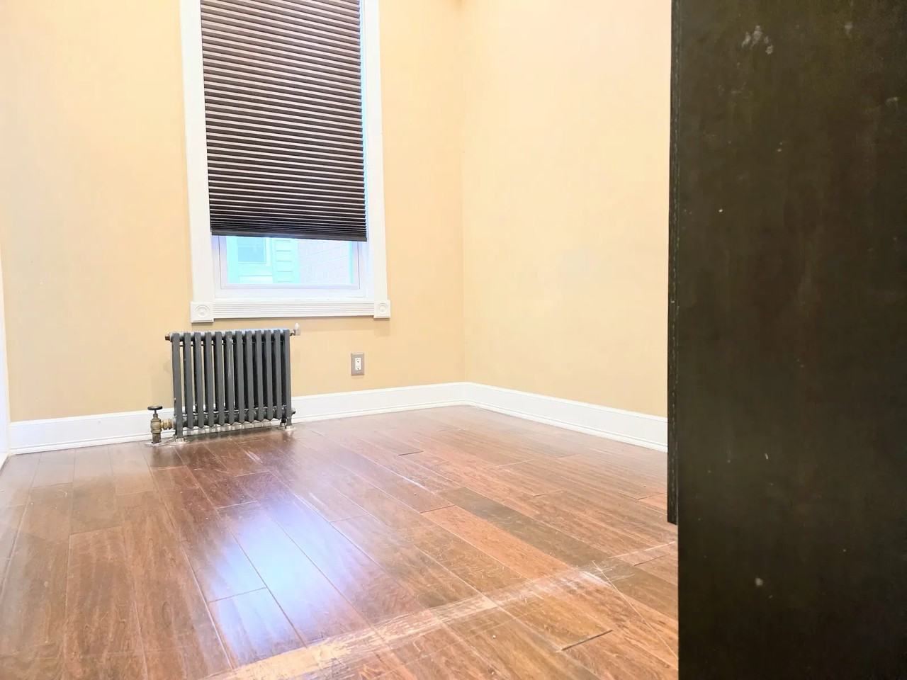 40th St #2R - Photo 4 of 8