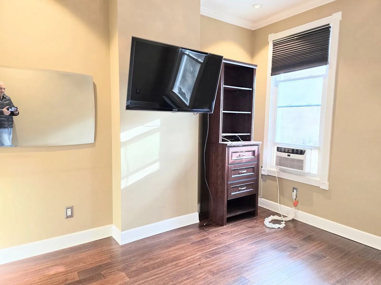 40th St #2R - Photo 7 of 8