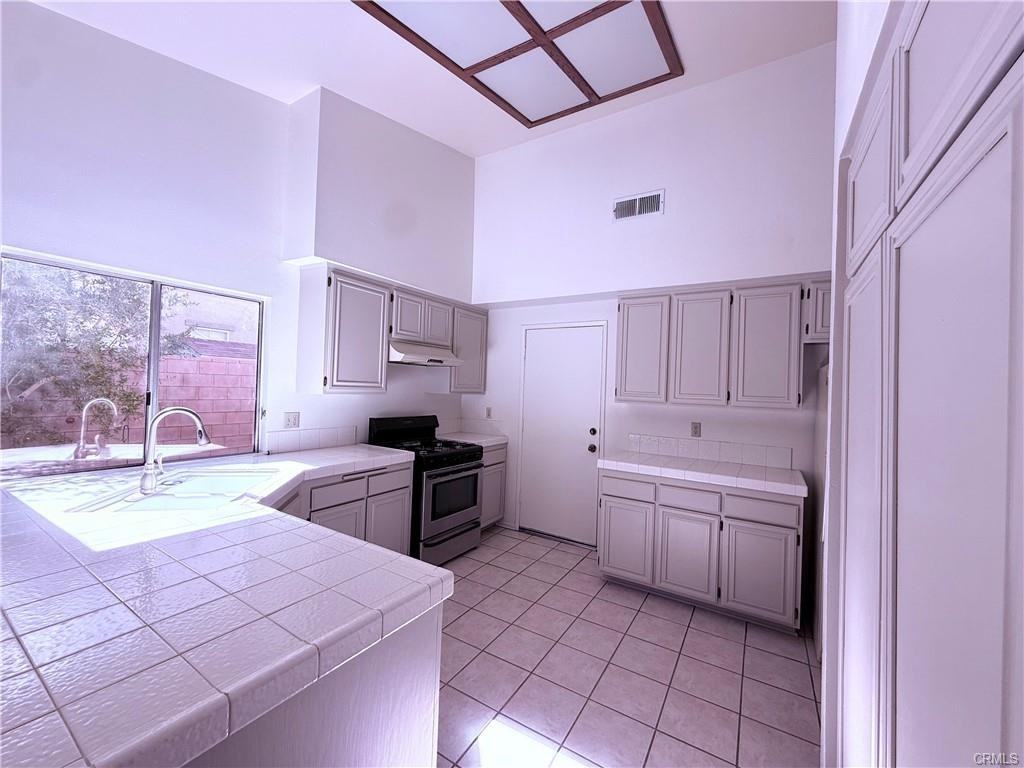 39330 Gainsborough Dr - Photo 6 of 8