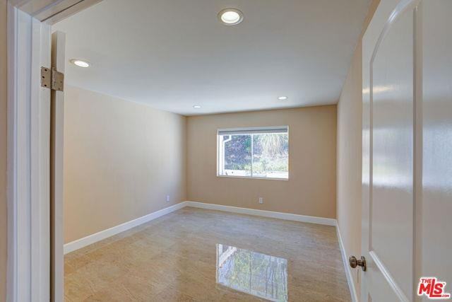 4041 Alonzo Ave - Photo 3 of 8