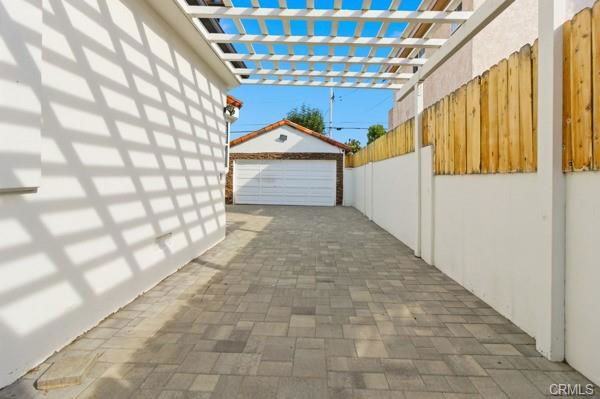 5048 Hesperia Ave - Photo 2 of 8