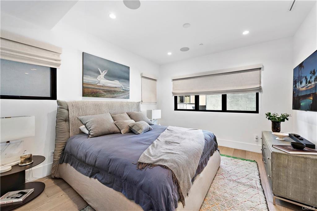 616 1/2 Acacia Ave - Photo 4 of 8