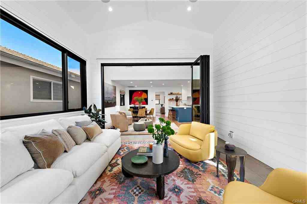 616 1/2 Acacia Ave - Photo 5 of 8