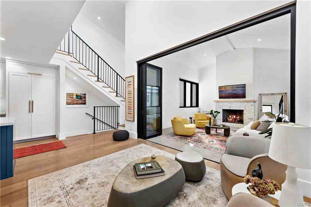 616 1/2 Acacia Ave - Photo 6 of 8