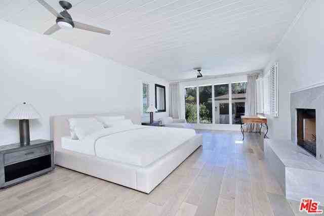 4678 White Oak Ave - Photo 3 of 8