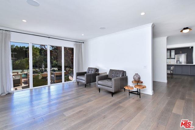 4678 White Oak Ave - Photo 4 of 8