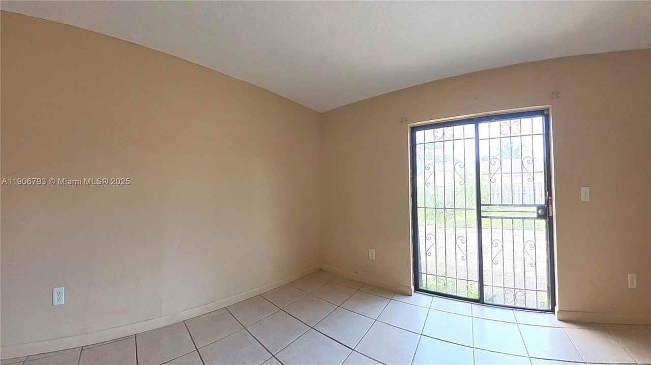 28210 Sw 143rd Ct - Photo 3 of 5