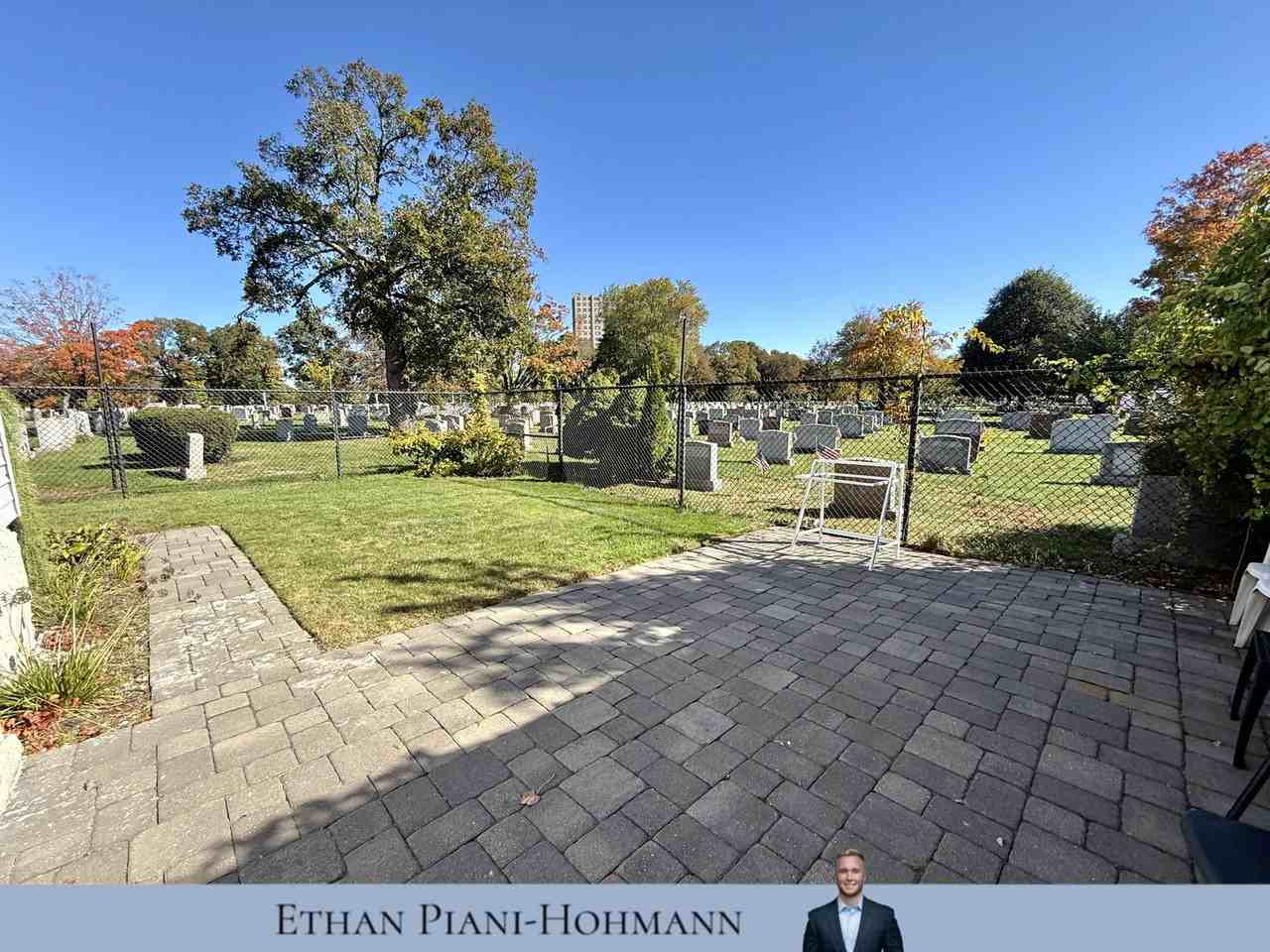 89 Grove St - Photo 4 of 8