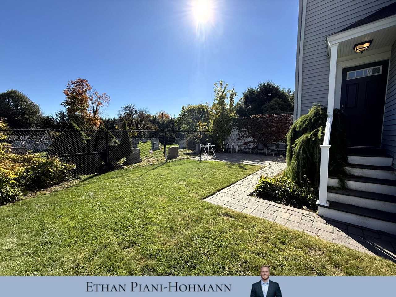 89 Grove St - Photo 6 of 8