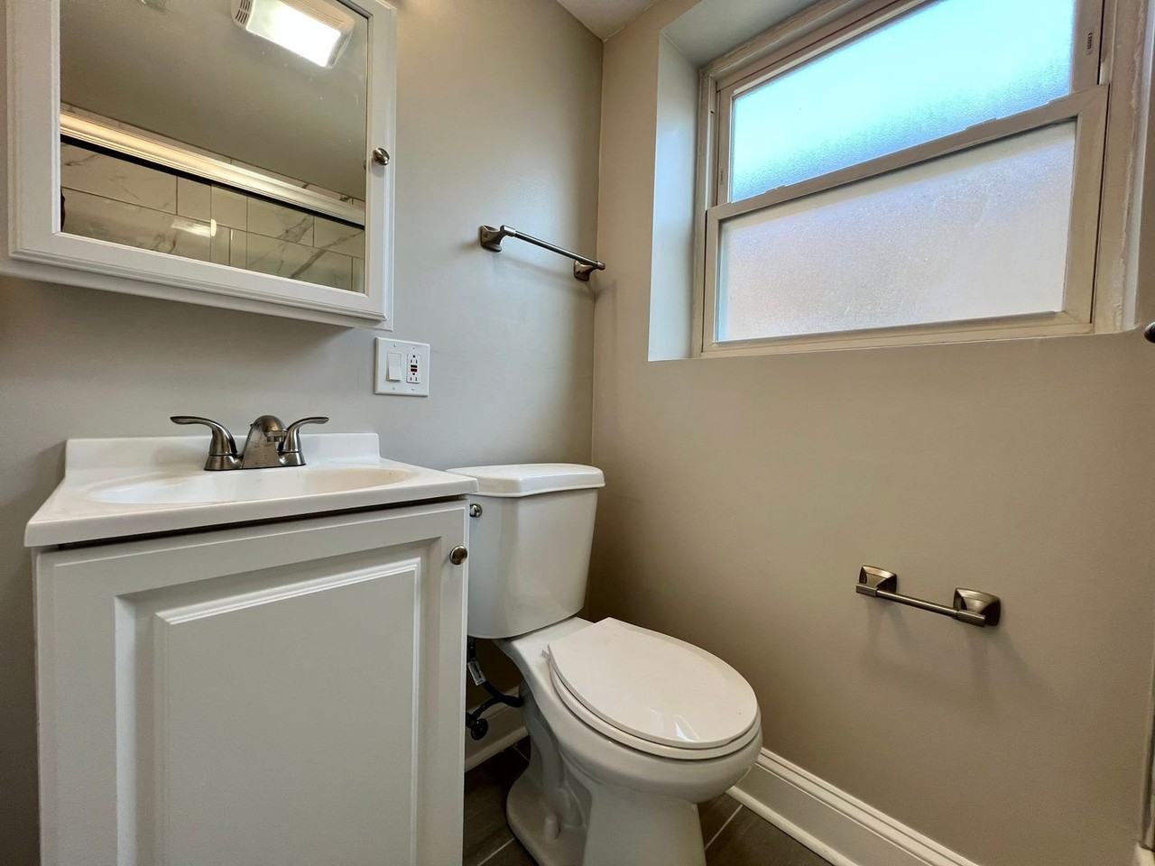 6021 N Fairfield Ave #2E - Photo 4 of 8