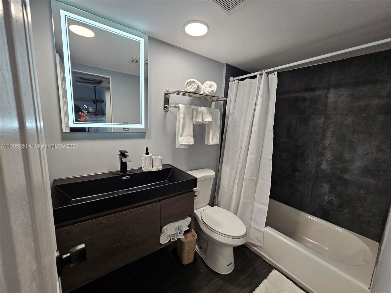 19201 Collins Ave #324 - Photo 2 of 8