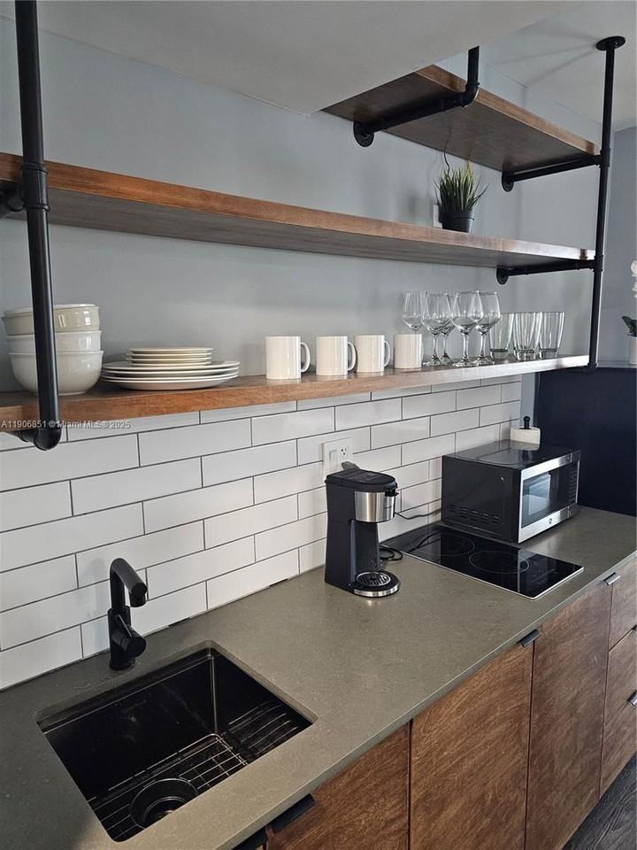 19201 Collins Ave #324 - Photo 5 of 8