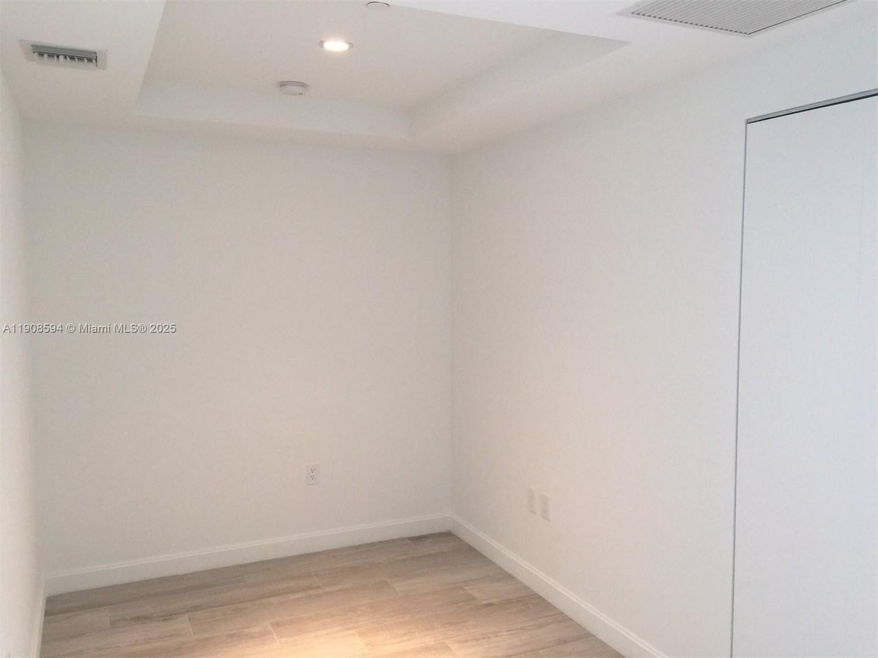 45 SW 9 st #1402 - Photo 4 of 19