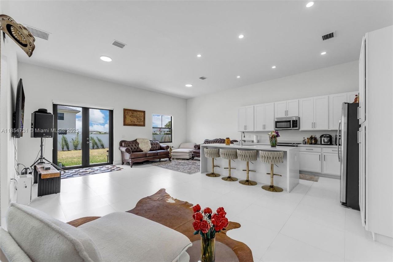 32206 Southwest 196th Avenue #1 - Photo 3 of 8