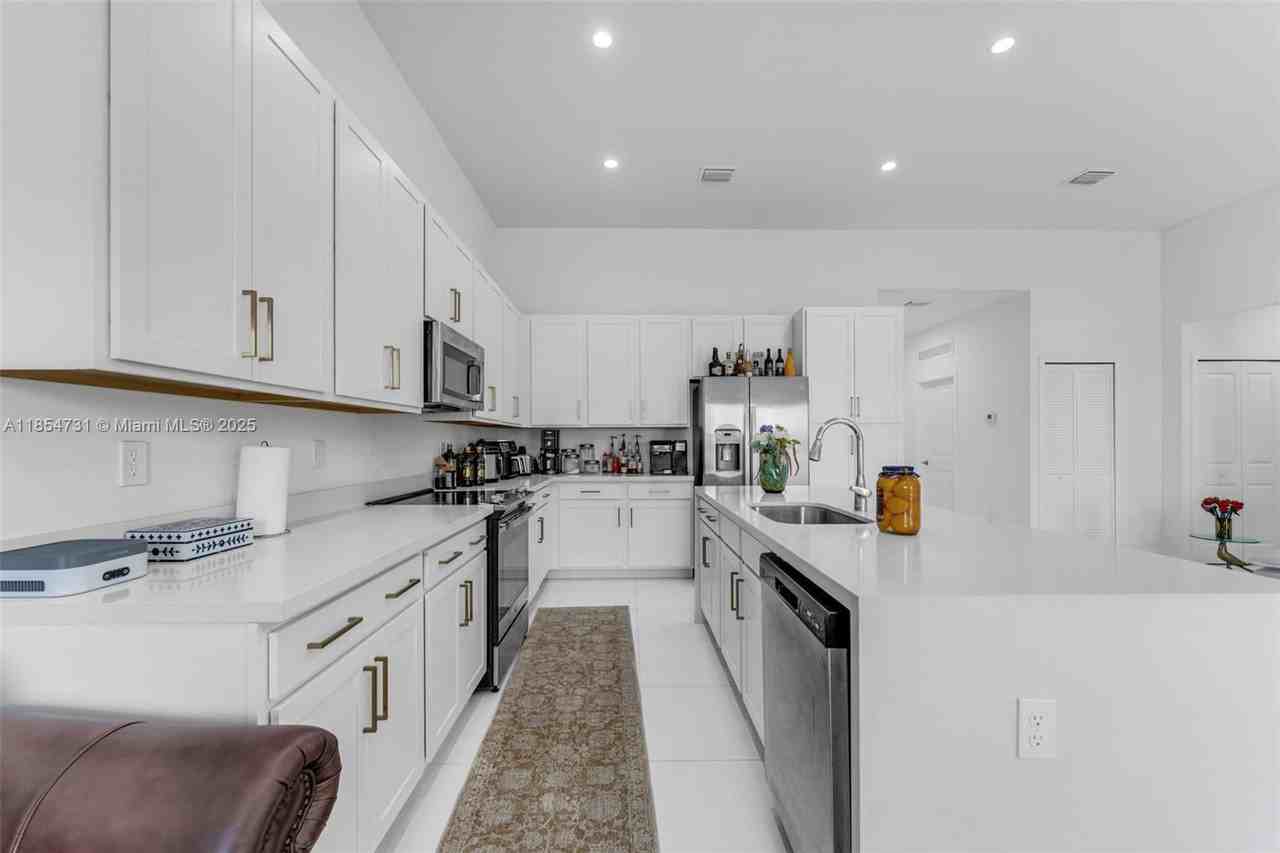 32206 Southwest 196th Avenue #1 - Photo 6 of 8