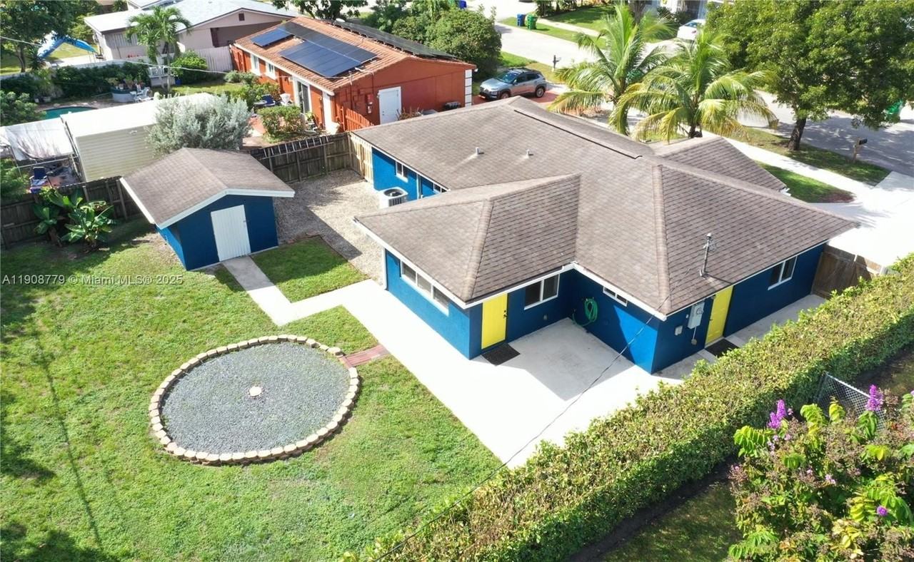 2300 Sw 42nd Ter - Photo 2 of 15