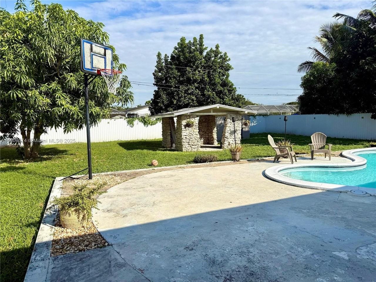 18211 Sw 113th Ave #0 - Photo 3 of 18