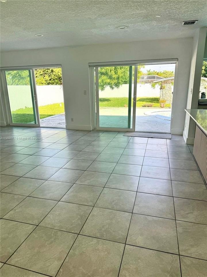 18211 Sw 113th Ave #0 - Photo 4 of 18