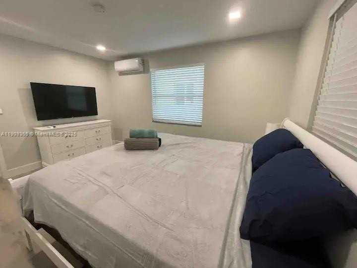 1929 Dewey St #1927 - Photo 5 of 16