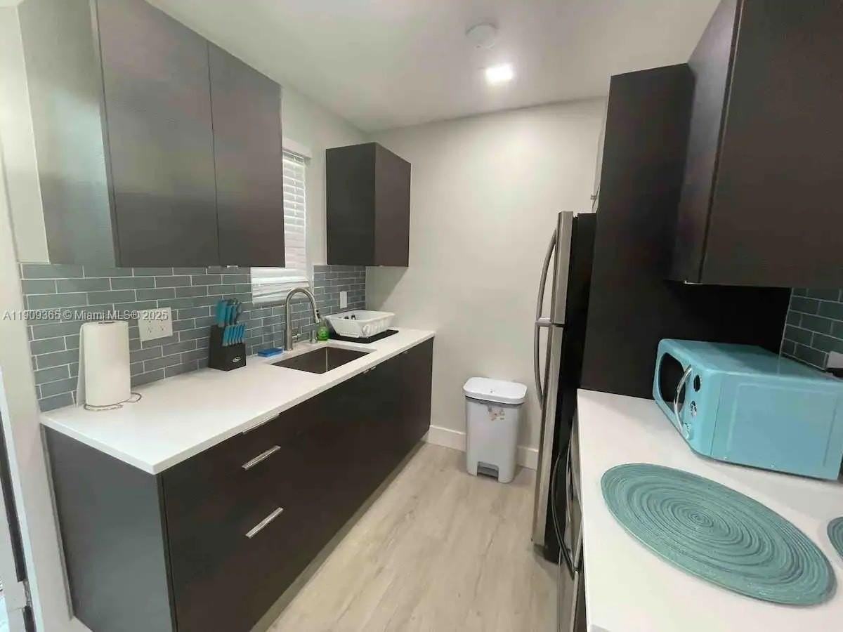 1929 Dewey St #1927 - Photo 7 of 16