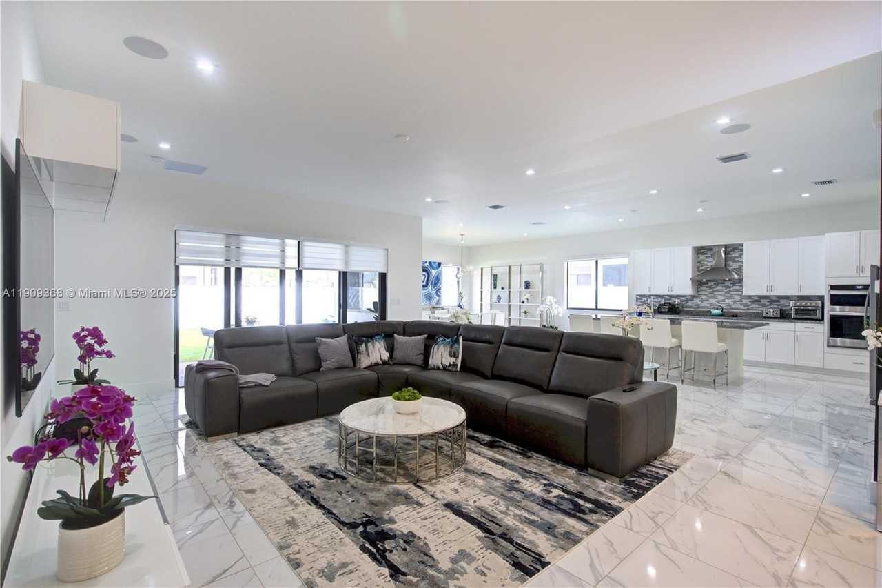 4239 Sw 176th Ave #4239 - Photo 4 of 23