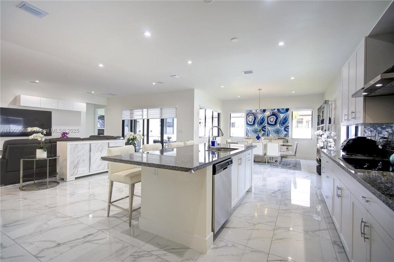 4239 Sw 176th Ave #4239 - Photo 5 of 23