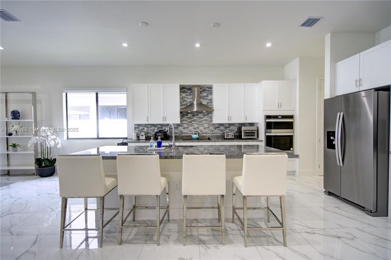 4239 Sw 176th Ave #4239 - Photo 6 of 23