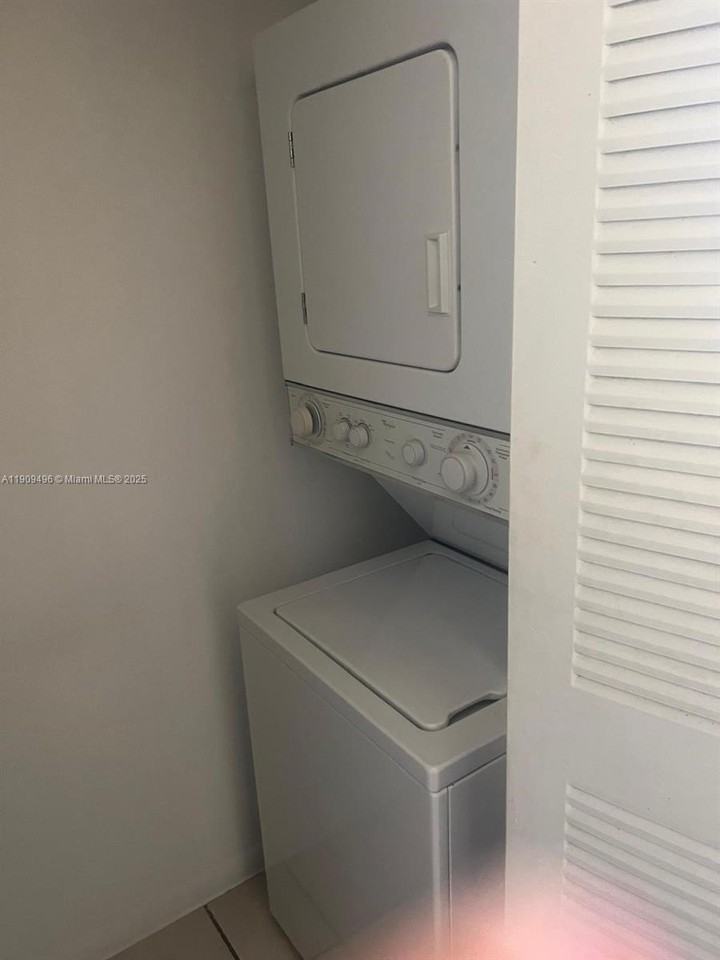 686 Nw 114th Ave #204 - Photo 4 of 27