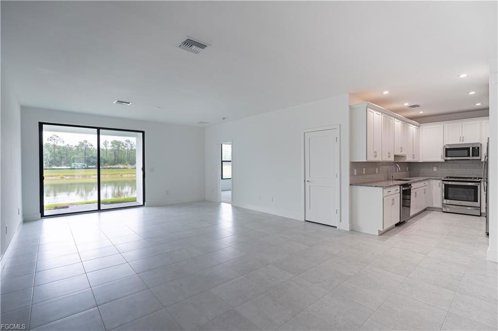 10917 Preachers Cove Ln - Photo 3 of 8