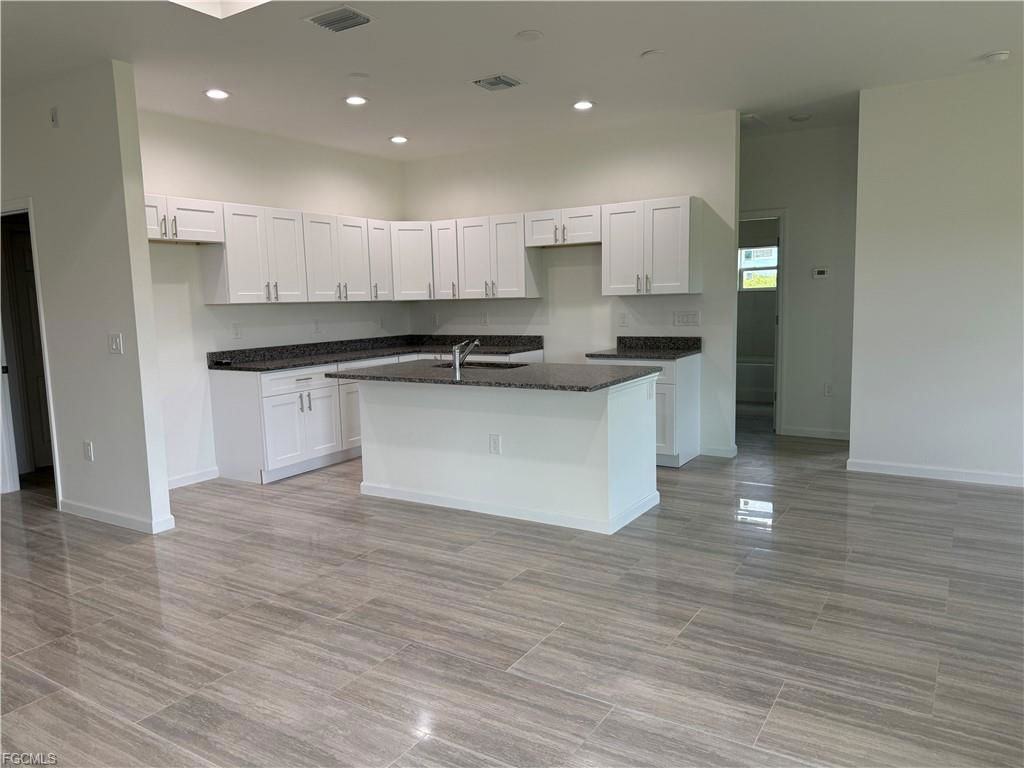 1027 Eisenhower Blvd - Photo 3 of 8