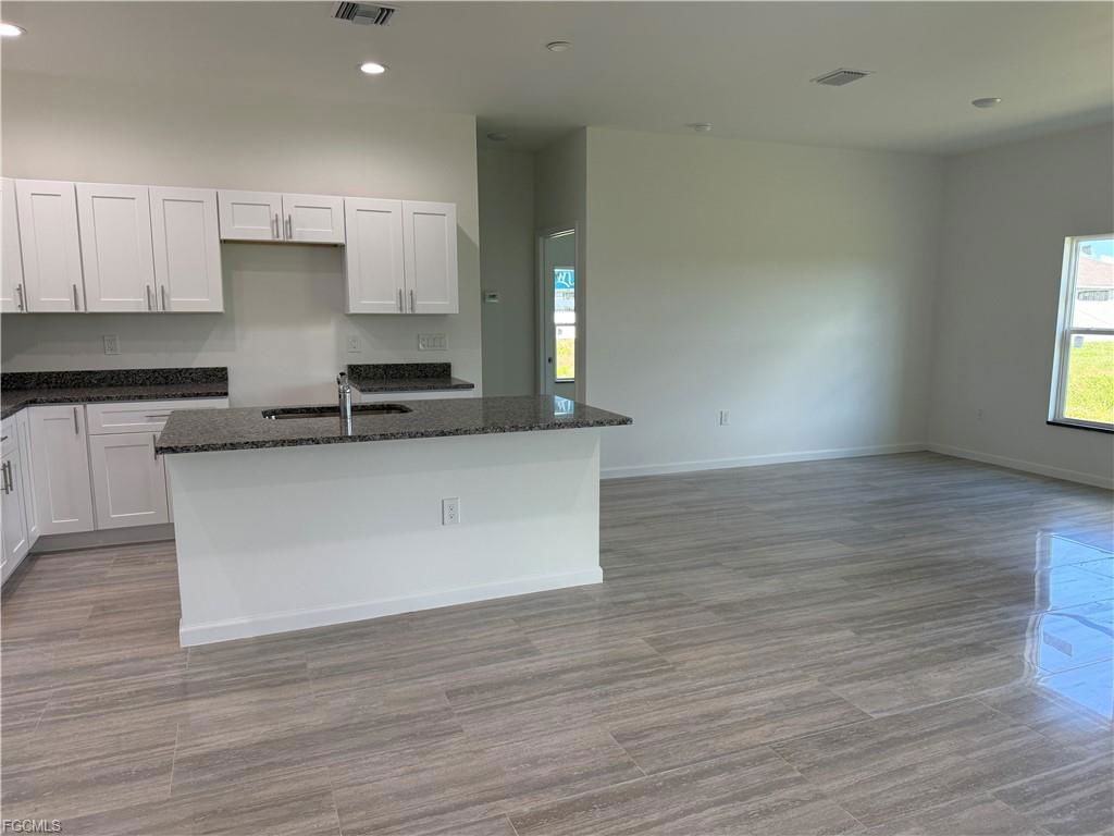 1027 Eisenhower Blvd - Photo 4 of 8