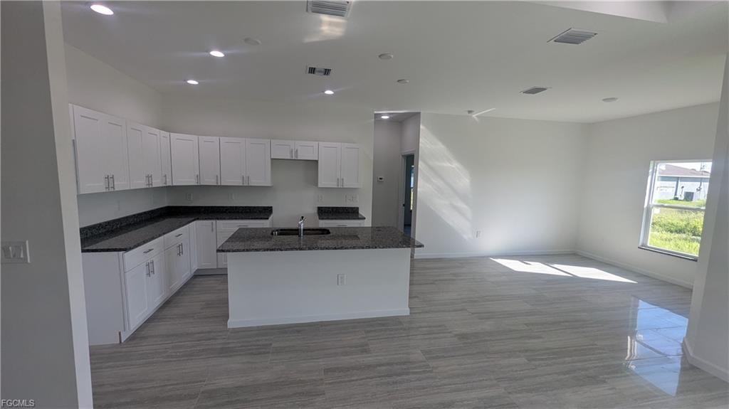 1027 Eisenhower Blvd - Photo 5 of 8