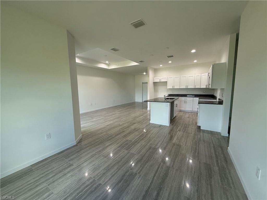 1027 Eisenhower Blvd - Photo 6 of 8