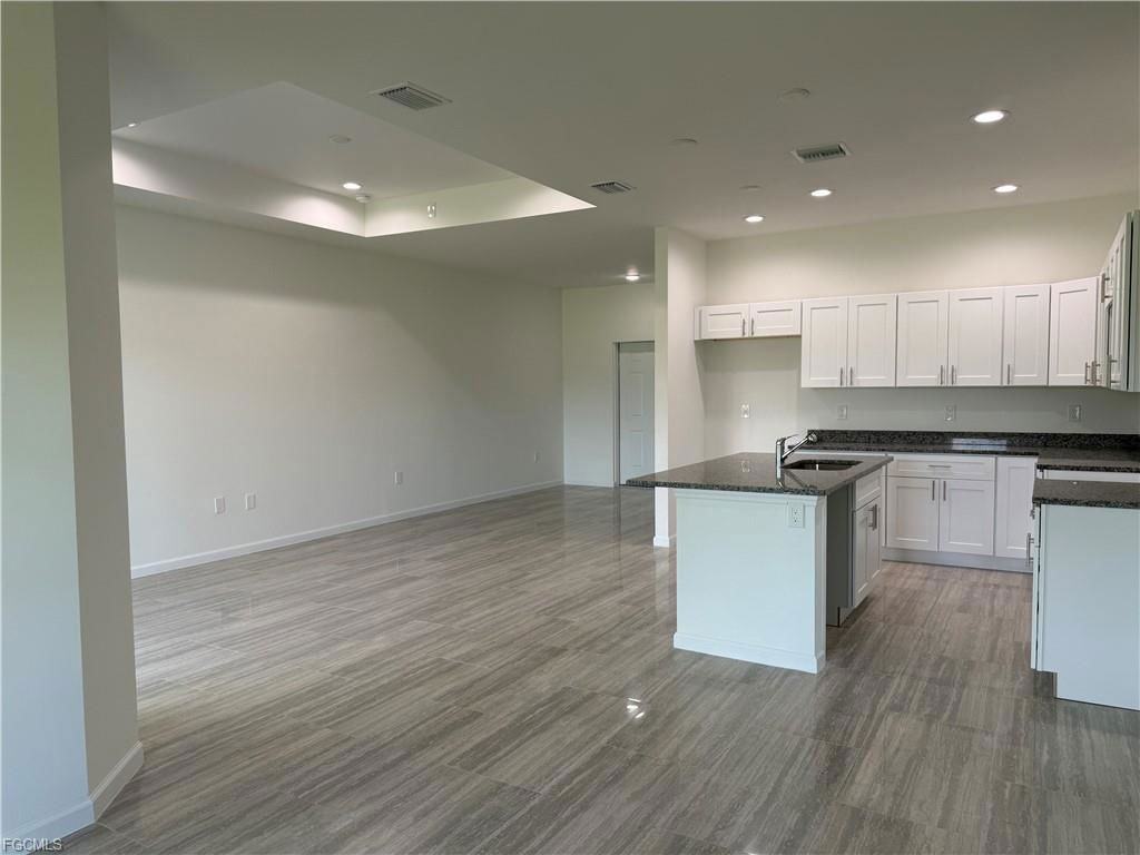 1027 Eisenhower Blvd - Photo 7 of 8