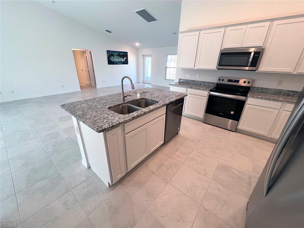 1422 Sw 10th St - Photo 4 of 6