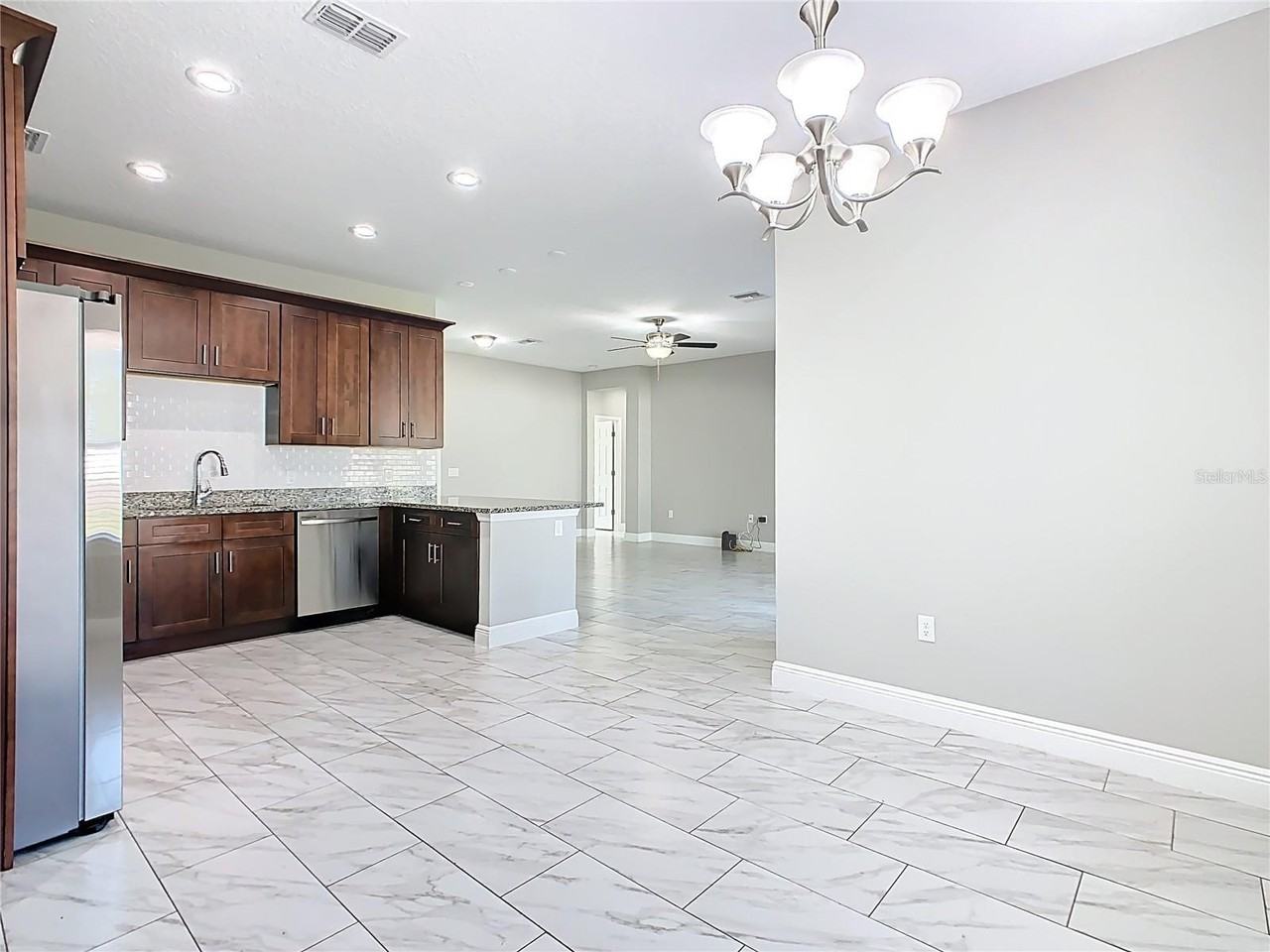 317 Salmon Ct - Photo 5 of 27